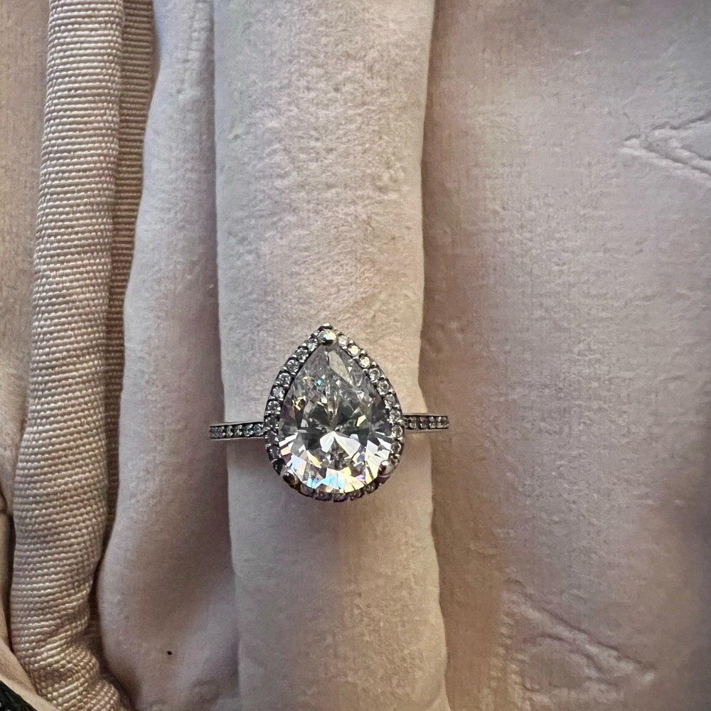 EUC Pandora Teardrop Pear Halo Ring size 58 or 8.5